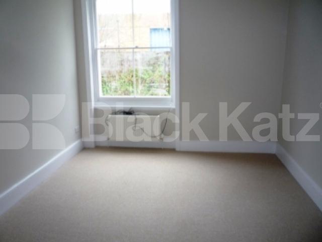 			Amazing 3 Bed With Balcony !, 3 Bedroom, 1 bath, 1 reception Apartment			 Rathcoole Gardens, Crouch End